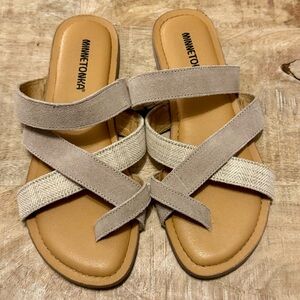 NEW Minnetonka Faribee Sandals